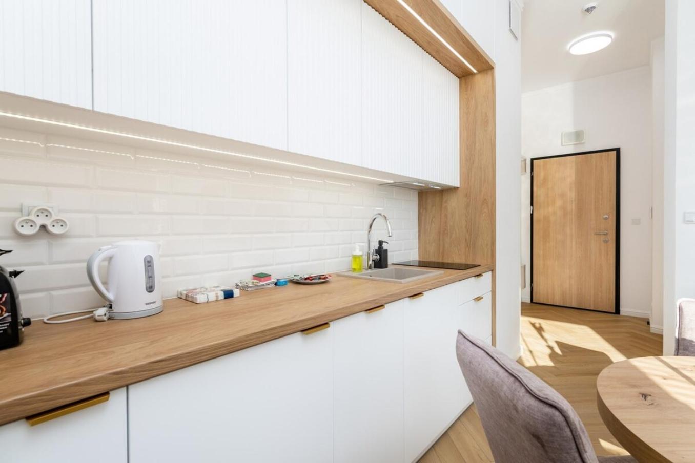 Wiktoryn 21 Citysphere Premium Suite 2 Warschau Buitenkant foto